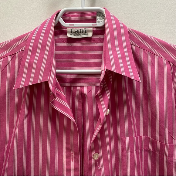 Perfectly pink button down tshirt - Picture 2 of 3